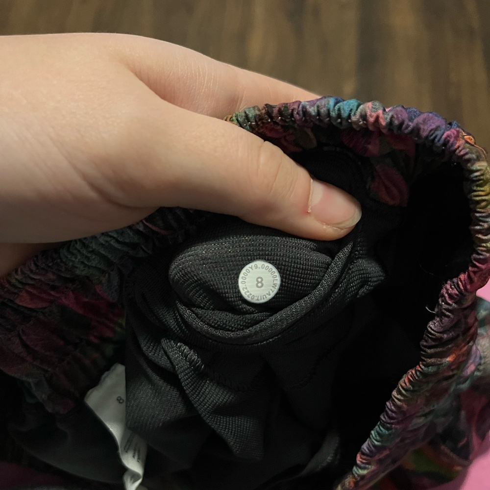 Lululemon Hotty Hot Shorts - Picture 8 of 8